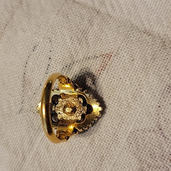 Vintage Beautiful Avon Ring - Picture 2 of 3
